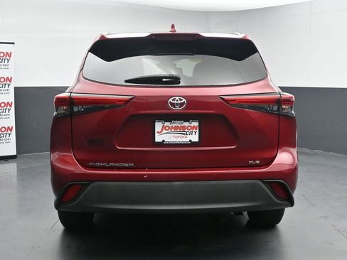 Used 2020 Toyota Highlander XLE FWD image 7