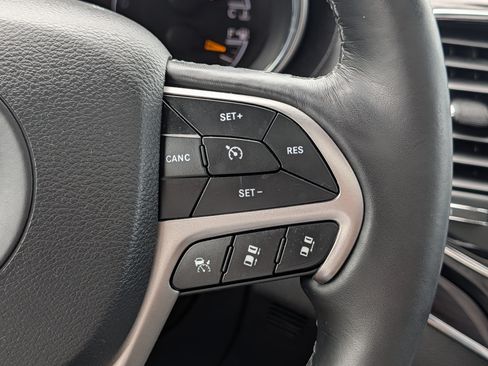 Used 2019 Jeep Grand Cherokee Overland AWD/4WD image 30