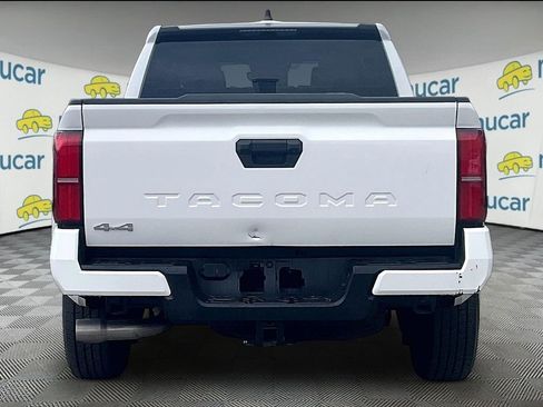 Used 2025 Toyota Tacoma SR5 AWD/4WD image 5