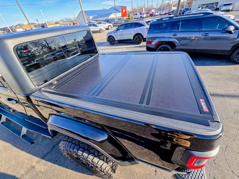 Used 2023 Jeep Gladiator Willys image 46