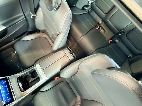 Used 2025 Mercedes-Benz C 300 4MATIC Sedan image 20