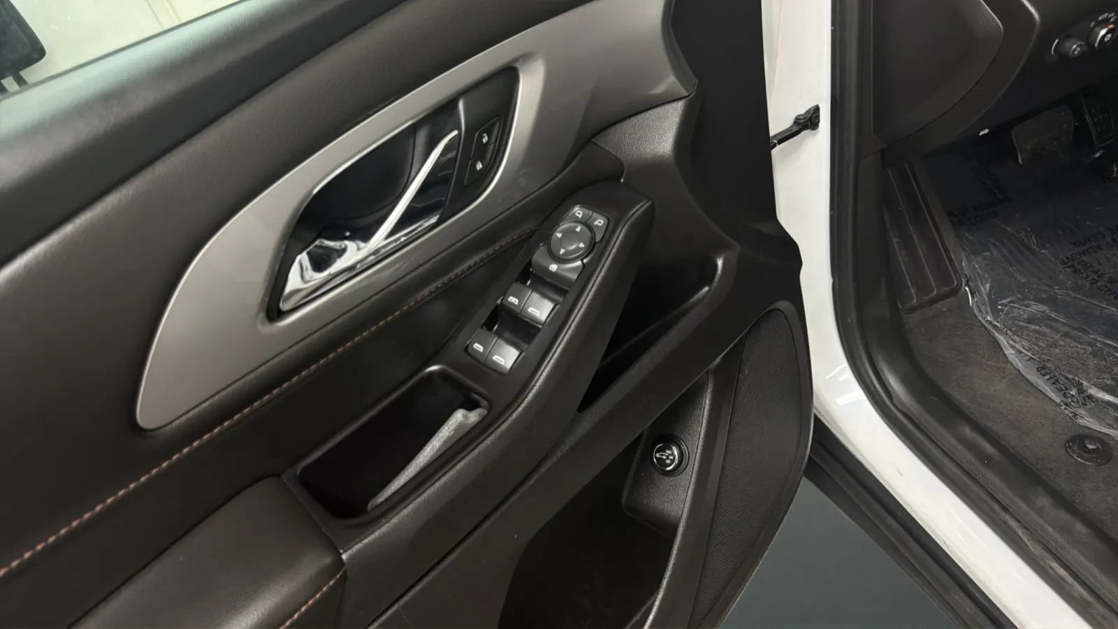 Used 2018 Chevrolet Traverse LT FWD image 17