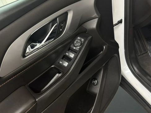 Used 2018 Chevrolet Traverse LT FWD image 17