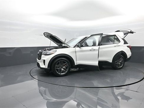 New 2026 Ford Explorer ST w/ Sun And Sound Package image 39