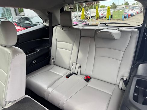 Used 2017 Honda Pilot Touring image 11