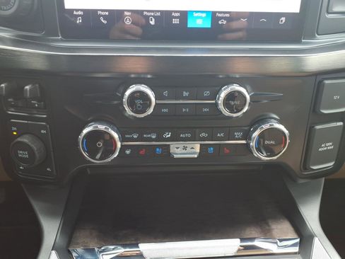 Used 2024 Ford F250 Lariat w/ Lariat Ultimate Package AWD/4WD image 13