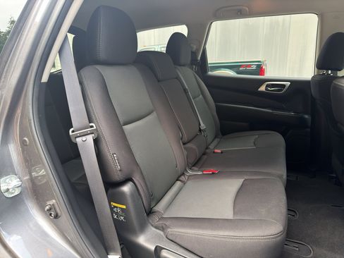 Used 2019 Nissan Pathfinder S FWD image 19