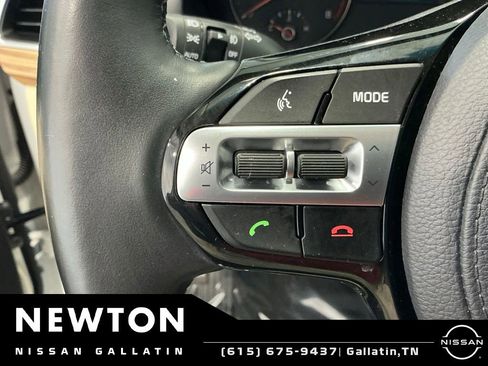 Used 2018 Kia Cadenza Premium w/ Luxury Package FWD image 30