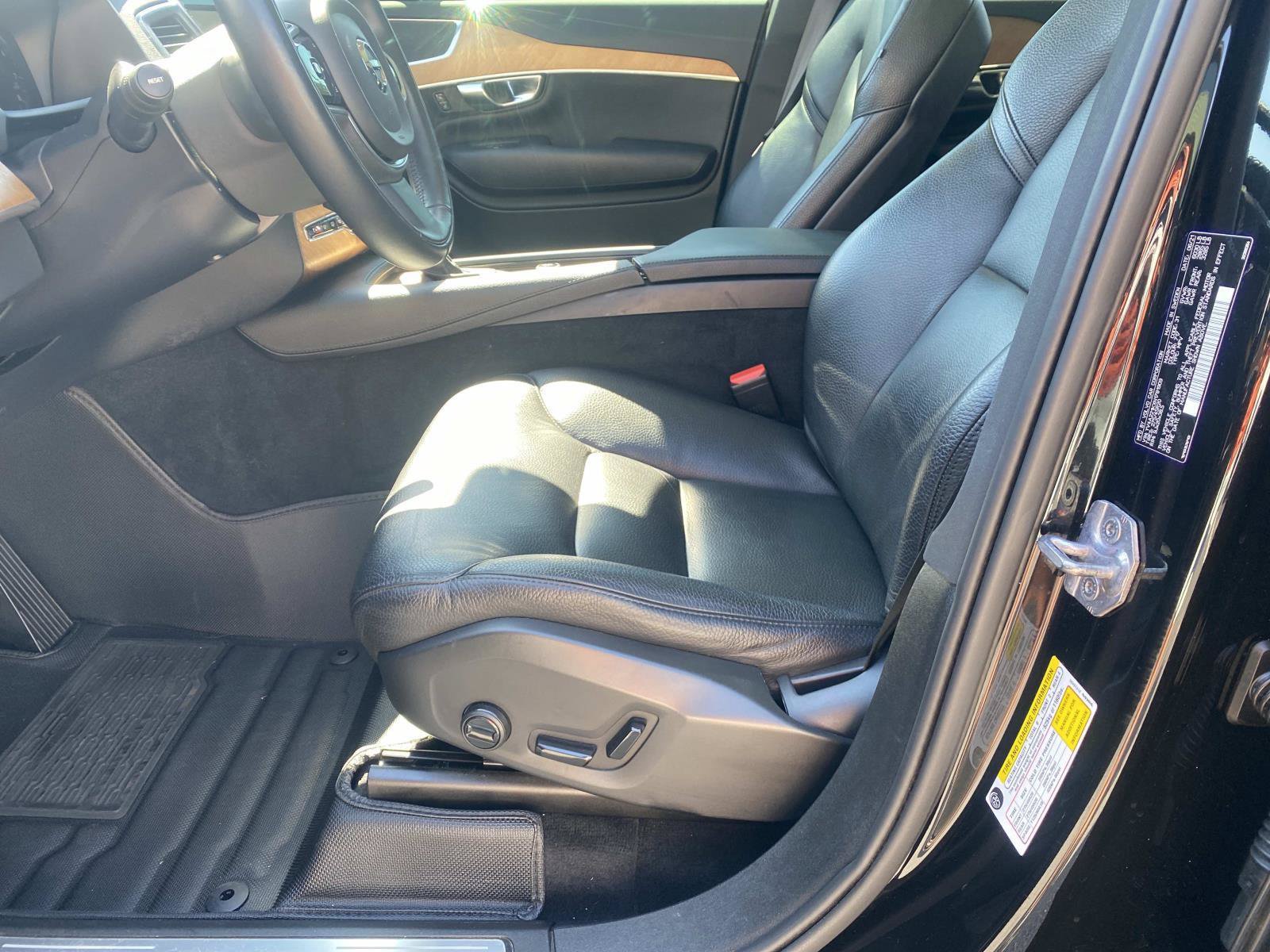 Used 2022 Volvo XC90 T6 Momentum w/ Climate Package AWD/4WD image 22
