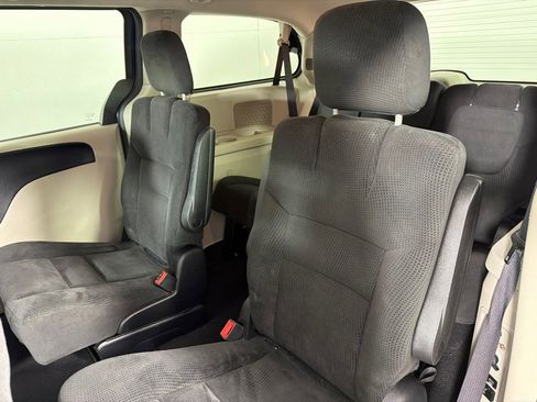 Used 2016 Dodge Grand Caravan SXT w/ Rear Park Assist Package FWD image 18