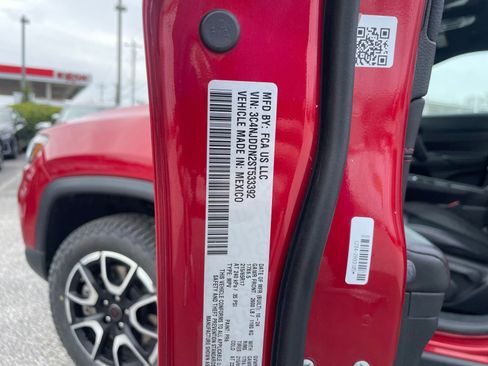 Used 2025 Jeep Compass Trailhawk image 25