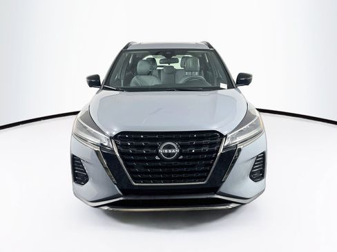 Used 2023 Nissan Kicks SR w/ SR Premium Package FWD image 2