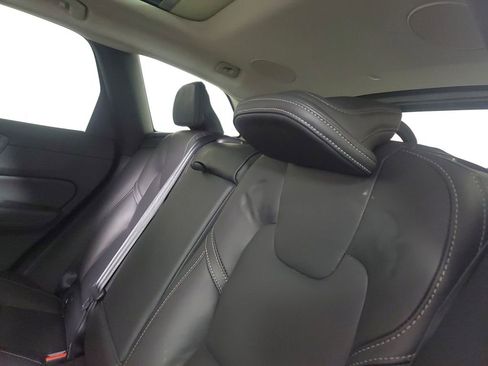 Certified 2023 Volvo XC60 B5 Ultimate w/ Climate Package FWD image 18