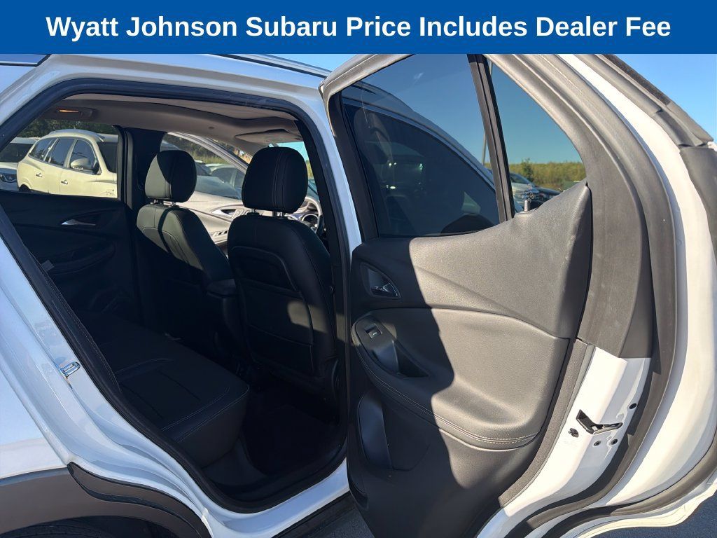 Used 2022 Buick Encore GX Essence w/ Experience Buick Package FWD image 40