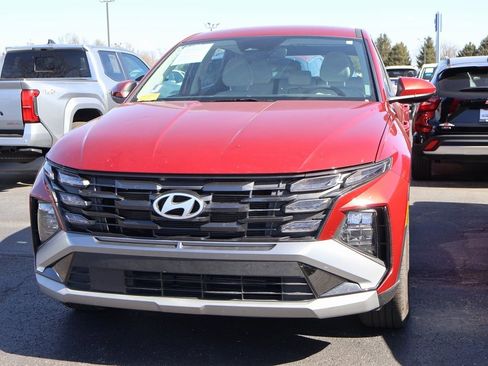 Certified 2025 Hyundai Tucson SE image 12