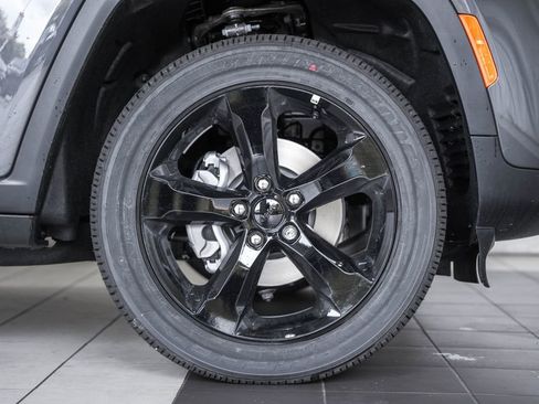 New 2025 Jeep Grand Cherokee Altitude image 16