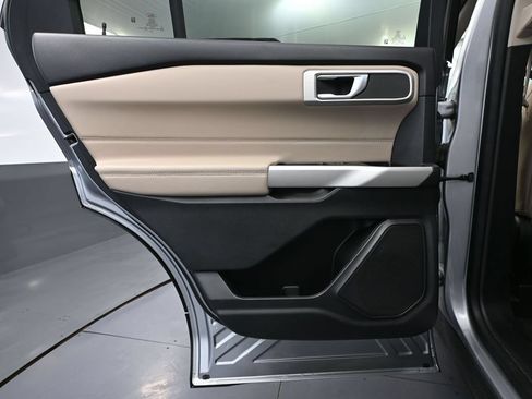 Used 2022 Ford Explorer XLT RWD image 28