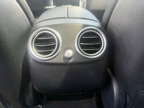 Used 2019 Mercedes-Benz GLC 300 4MATIC image 29