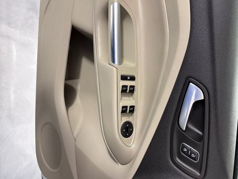 Used 2018 Ford Escape SE FWD image 11