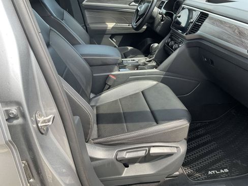 Used 2022 Volkswagen Atlas Cross Sport SE FWD image 15