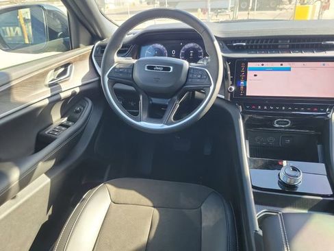 New 2026 Jeep Grand Cherokee Altitude image 8
