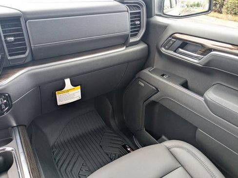 Used 2026 Chevrolet Silverado 1500 LT Trail Boss w/ Convenience Package II AWD/4WD image 17