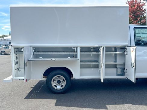 New 2025 Chevrolet Express 3500 w/ Power Convenience Package image 26