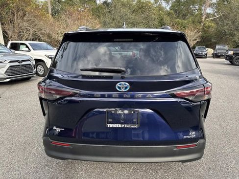 Certified 2023 Toyota Sienna LE w/ LE Plus Package image 3