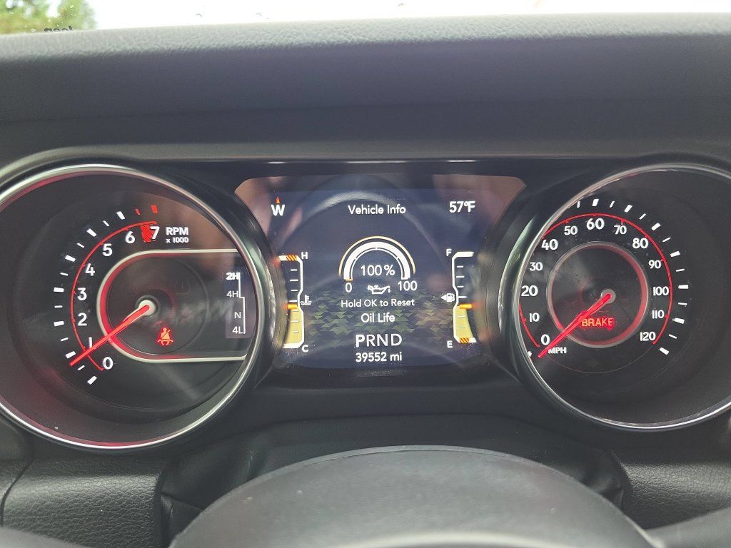 Used 2022 Jeep Gladiator Rubicon w/ Cold Weather Group AWD/4WD image 21