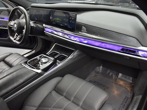 Used 2025 BMW 740i xDrive AWD/4WD image 7