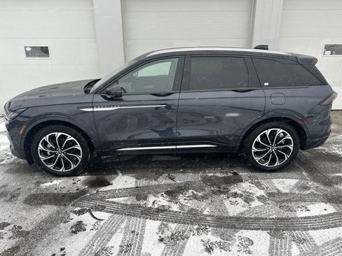 Used 2024 Lincoln Nautilus Reserve w/ Equipment Group 202A image 3