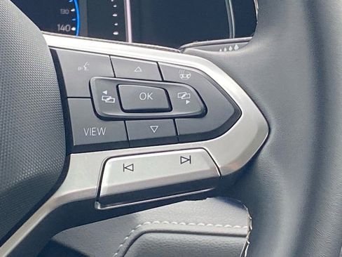 Certified 2022 Volkswagen Taos SEL w/ Panoramic Sunroof Package image 8