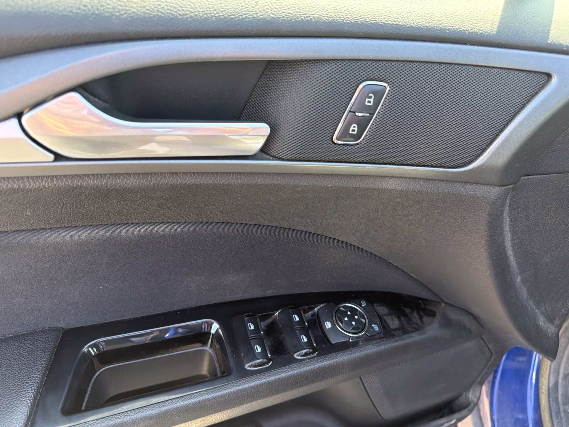 Used 2016 Ford Fusion SE FWD image 11