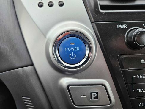 Used 2013 Toyota Prius V Three image 33