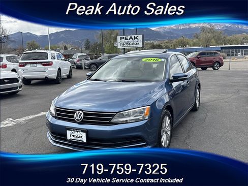 Used 2016 Volkswagen Jetta SE image 3