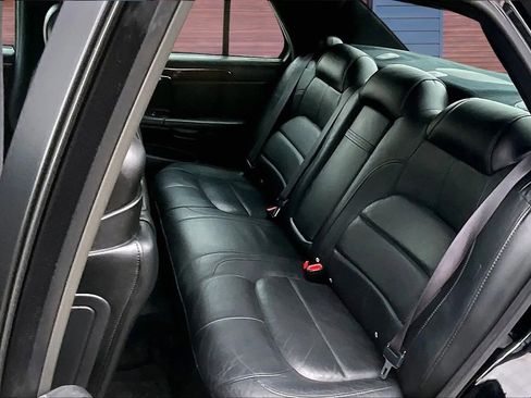 Used 2002 Cadillac De Ville DTS w/ Premium Equipment Pkg image 24