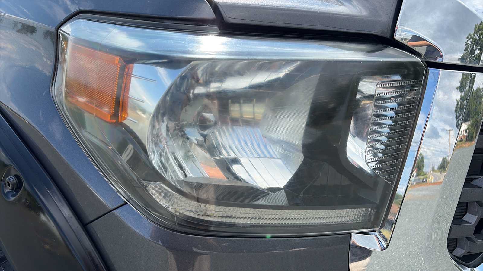 Used 2018 Toyota Tundra SR5 w/ SR5 Upgrade Package AWD/4WD image 26