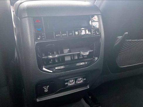 Used 2022 Jeep Grand Cherokee Overland w/ Advanced Protech Group III AWD/4WD image 10