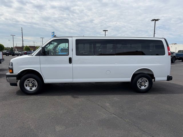Used 2025 Chevrolet Express 3500 LT w/ LT Preferred Equipment Group RWD image 4