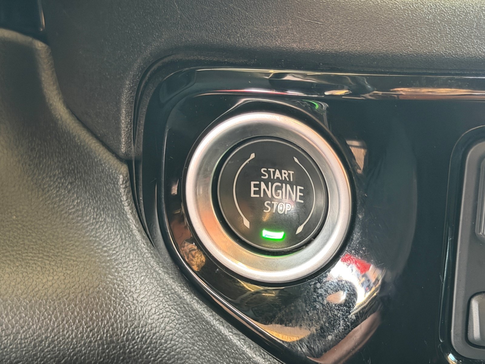 Used 2024 Chevrolet Silverado 2500 LT AWD/4WD image 23