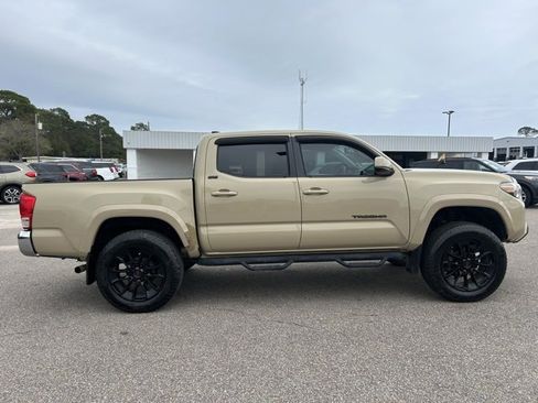 Used 2017 Toyota Tacoma SR5 w/ Tow Package image 8
