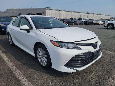 Used 2020 Toyota Camry LE FWD image 3