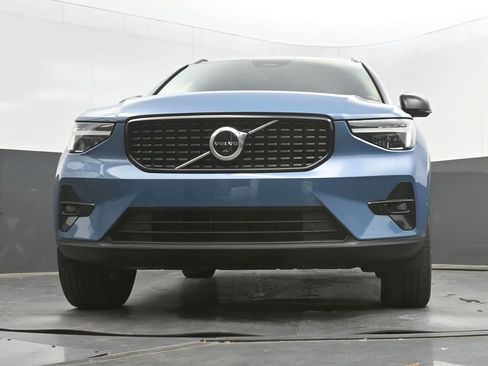 Certified 2023 Volvo XC40 B5 Plus w/ Climate Package AWD/4WD image 38