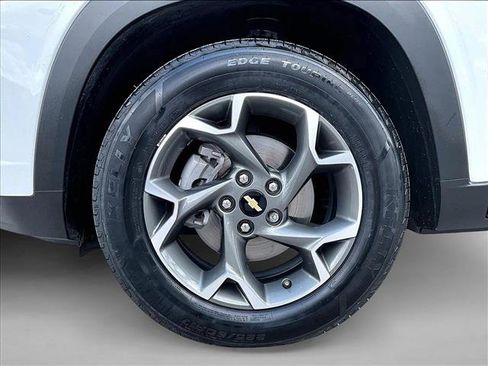 Used 2025 Chevrolet Trax LT FWD image 10