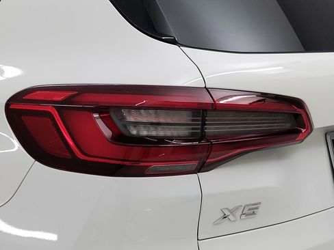 Used 2019 BMW X5 xDrive40i w/ M Sport Package image 8