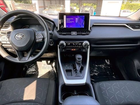 Used 2024 Toyota RAV4 XLE FWD image 9