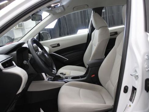 Used 2023 Toyota Corolla Cross L FWD image 9