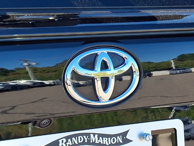 Used 2025 Toyota RAV4 XLE w/ Convenience Package FWD image 30