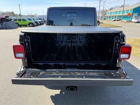 Used 2023 Jeep Gladiator Sport image 7