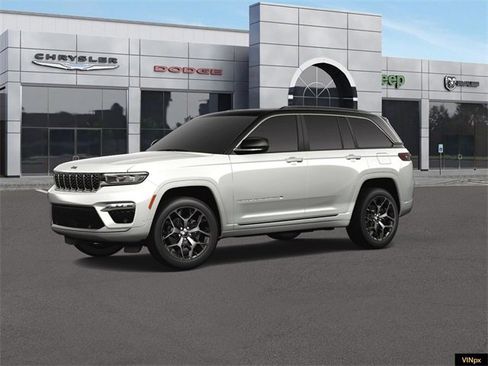 New 2023 Jeep Grand Cherokee Summit image 2